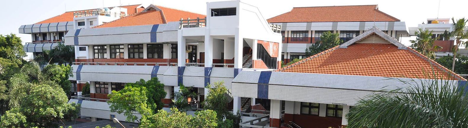 Gedung Fakultas Teknik Universitas Surabaya